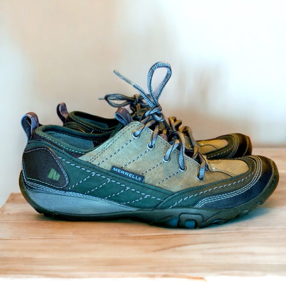 MERRELL Women’s hiking shoe- 7
